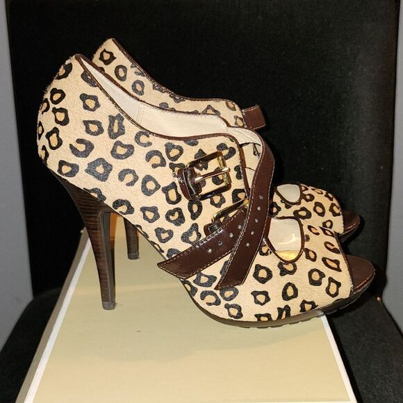 Micheal Kors Webster  - Picture 2 of 5